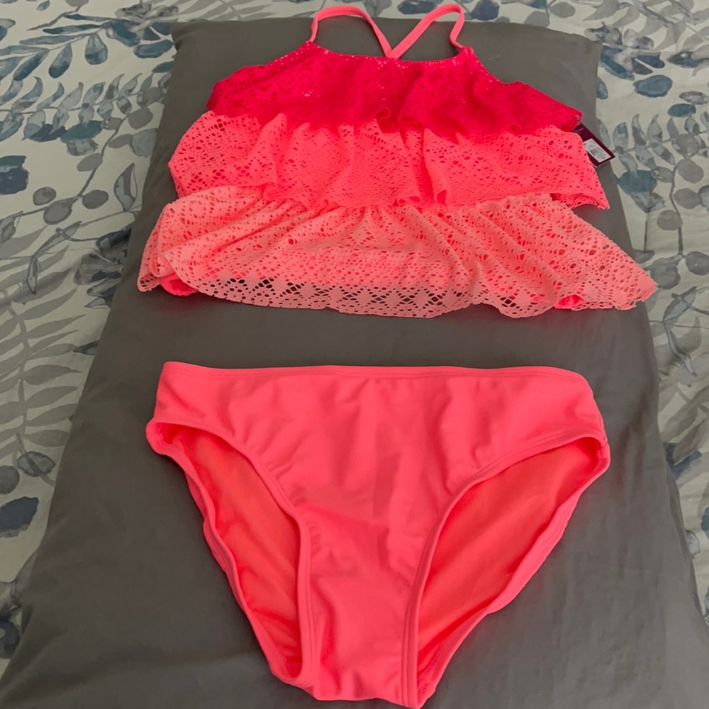 So brand Girl’s lace tiered tankini
